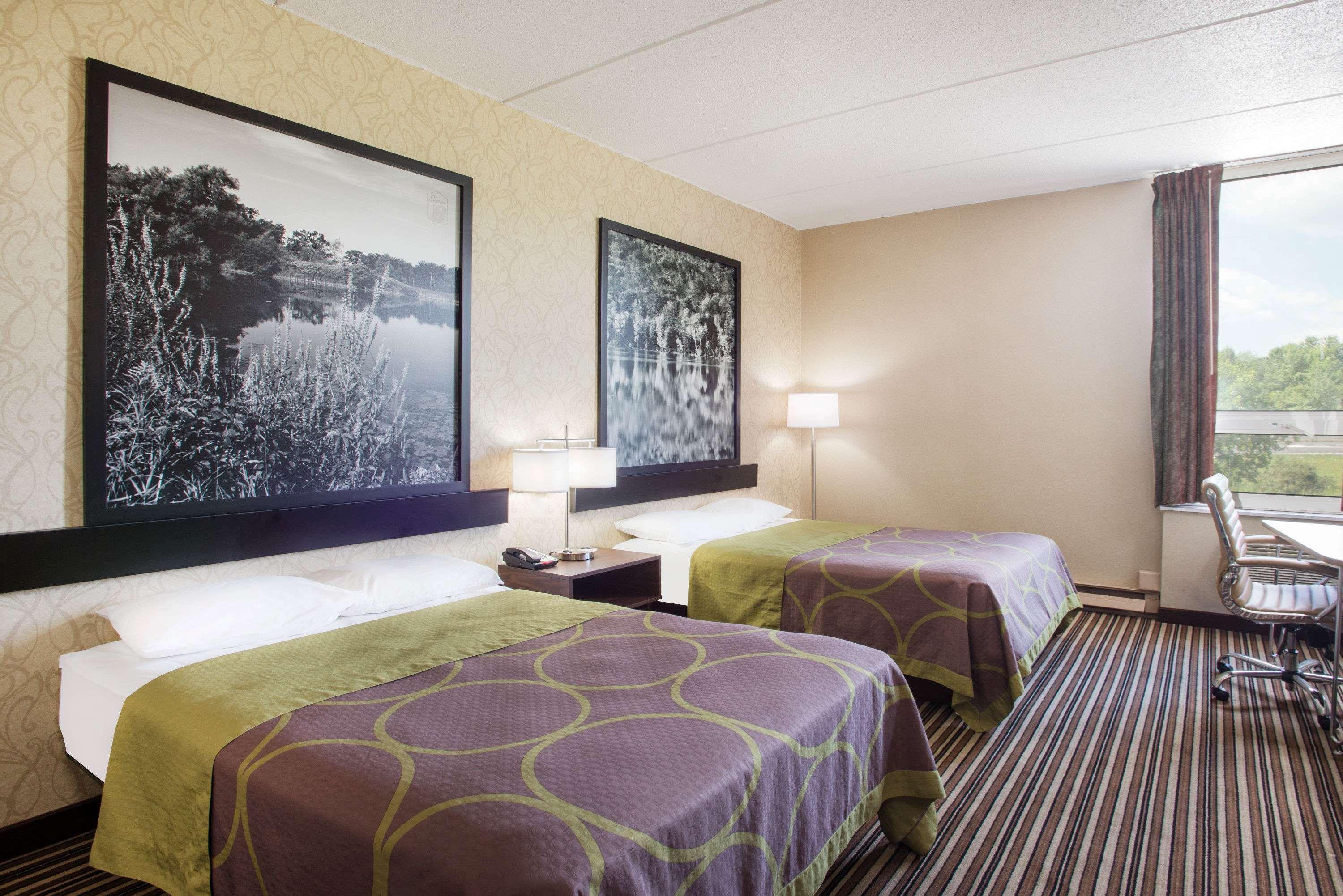 Super 8 By Wyndham Plattsburgh Hotel Bagian luar foto