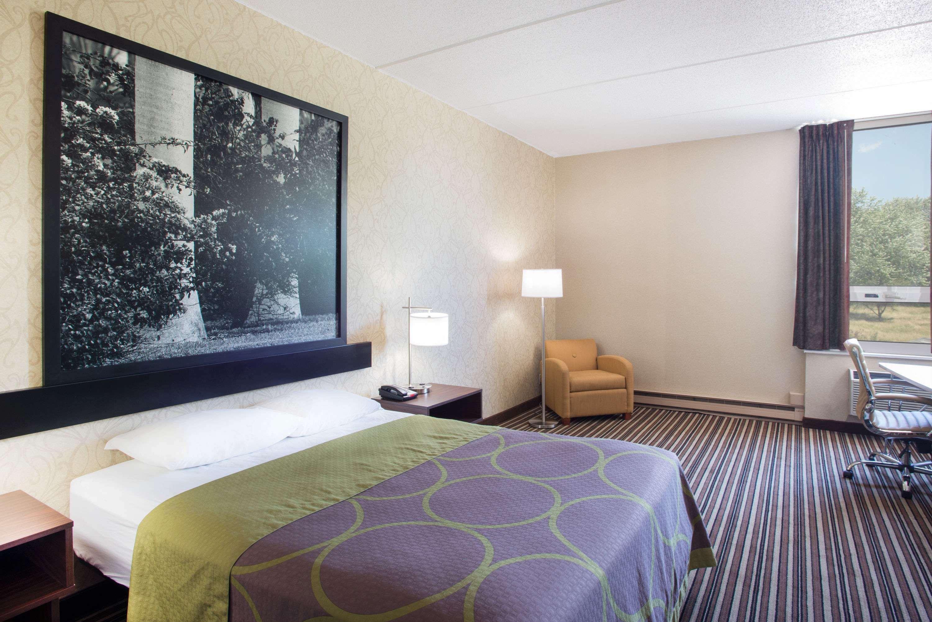 Super 8 By Wyndham Plattsburgh Hotel Bagian luar foto