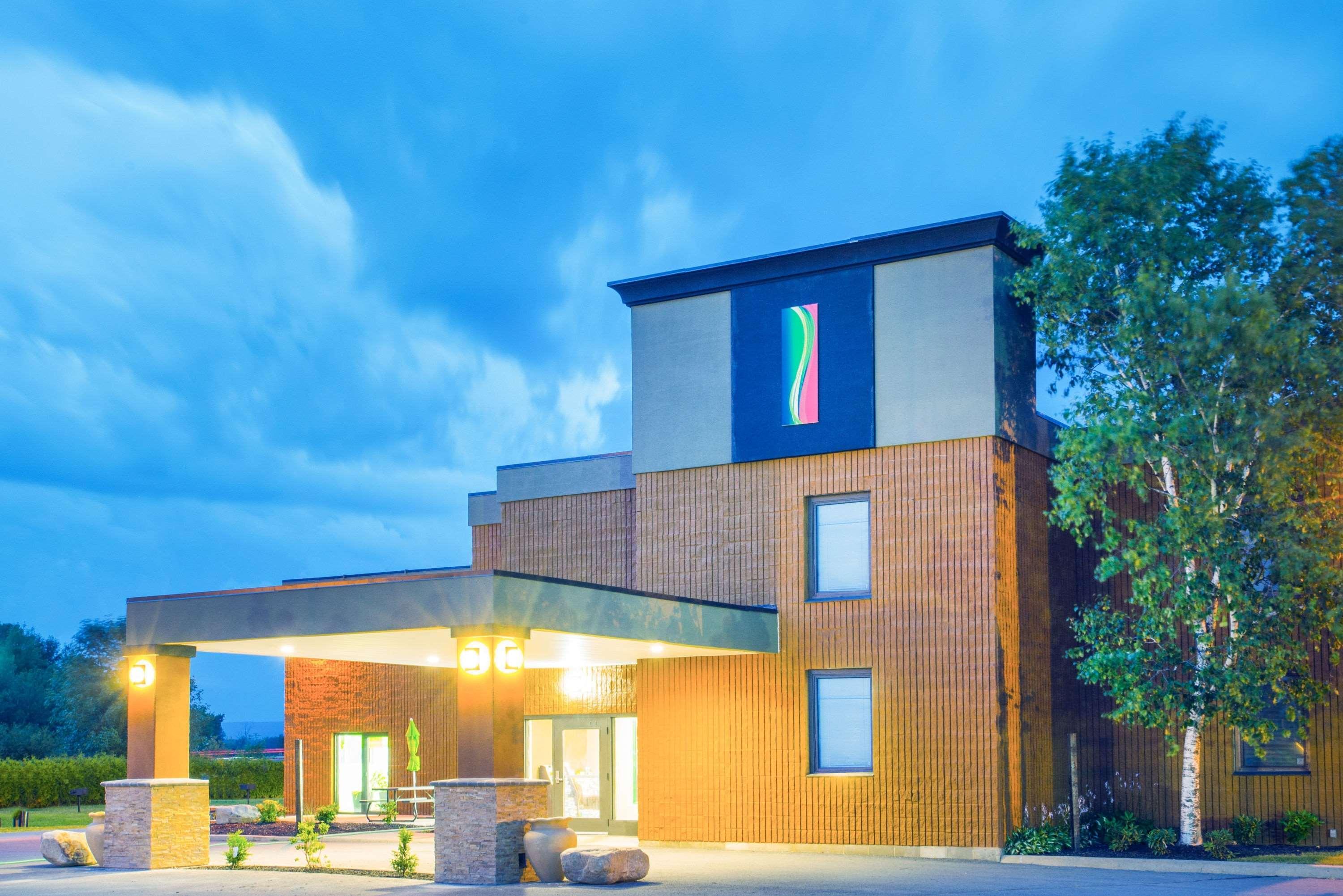 Super 8 By Wyndham Plattsburgh Hotel Bagian luar foto