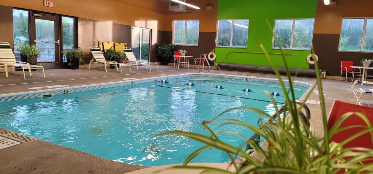Super 8 By Wyndham Plattsburgh Hotel Bagian luar foto