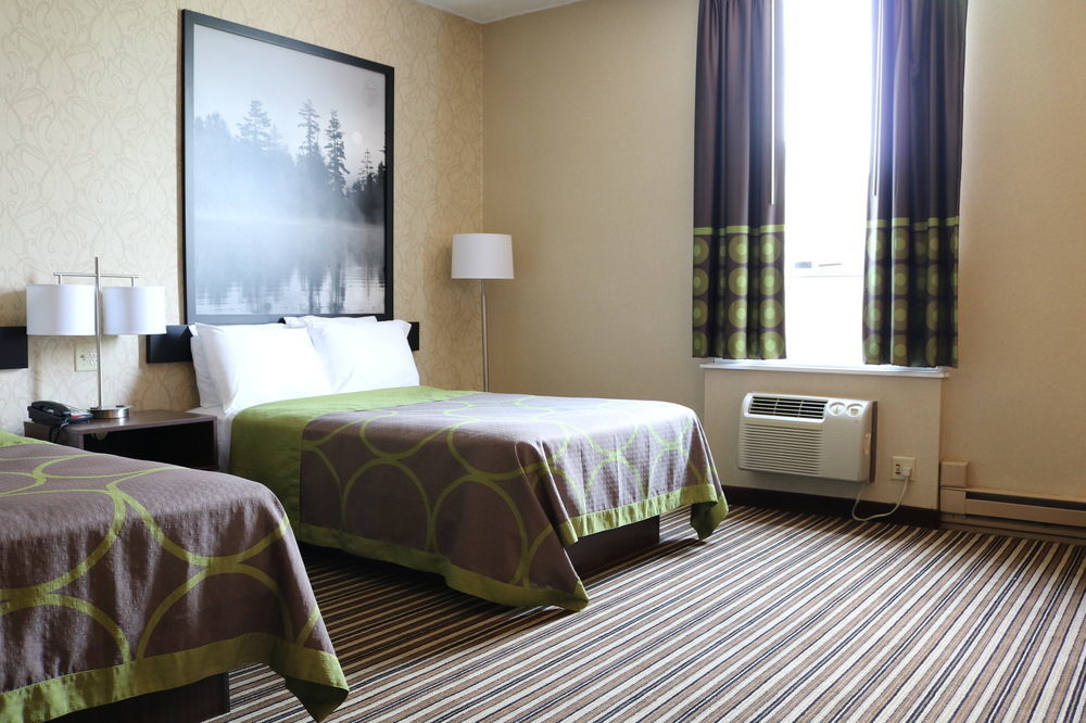 Super 8 By Wyndham Plattsburgh Hotel Bagian luar foto