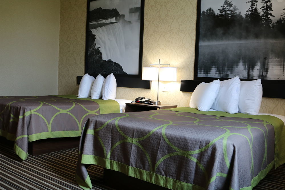 Super 8 By Wyndham Plattsburgh Hotel Bagian luar foto
