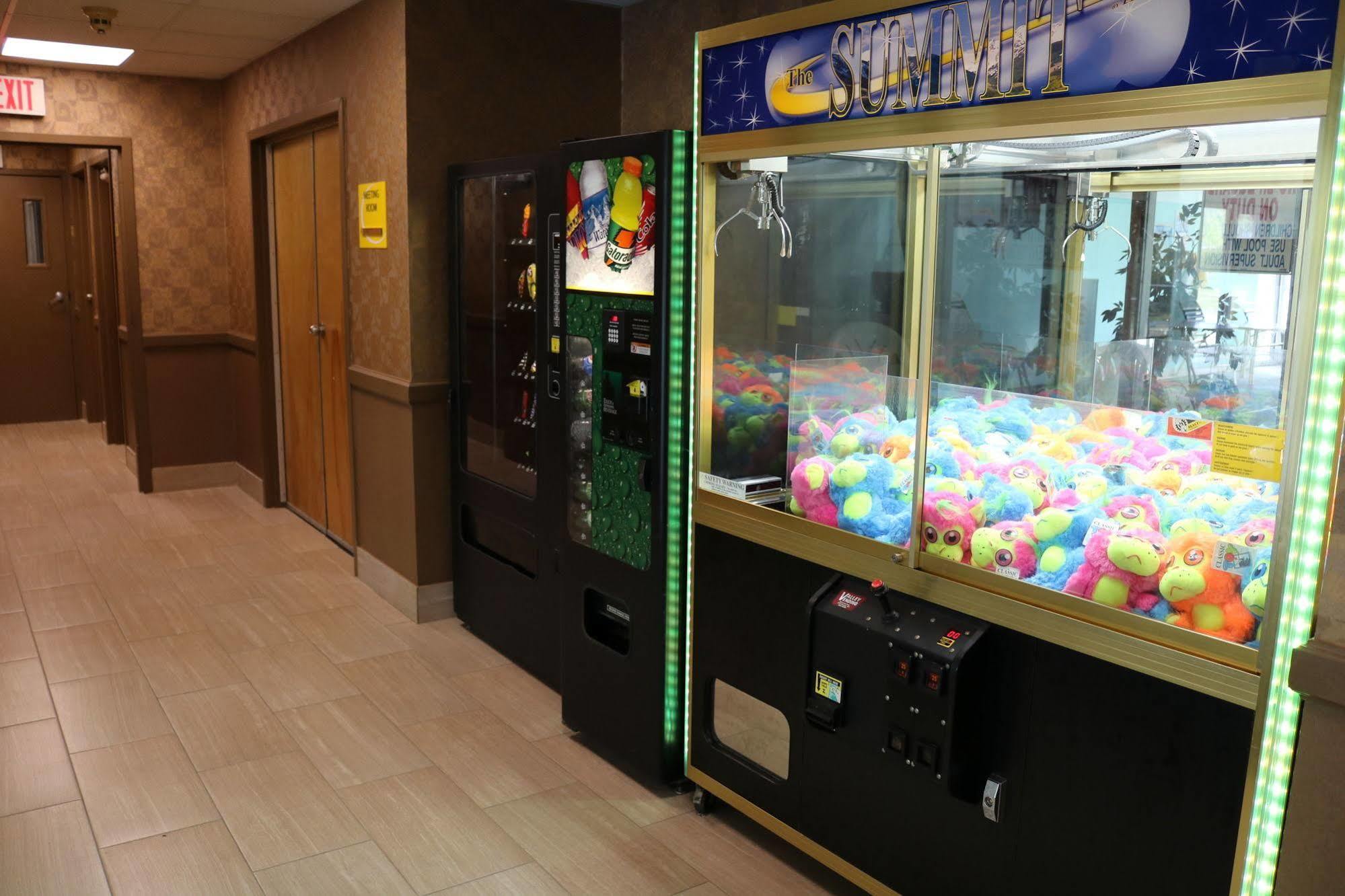 Super 8 By Wyndham Plattsburgh Hotel Bagian luar foto